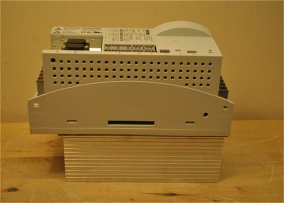 Lenze E94AMHE0044B33LFPMM0044HX0051 DRIVE SERVO 9400 4AMP 3X400V