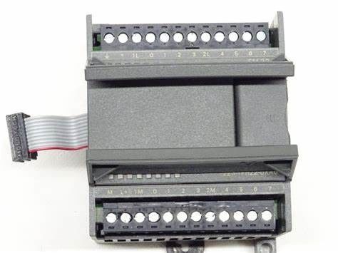 6ES7223-1PH22-0AX0  Siemens SIMATIC S7-200, Digital I/O EM 223 8 DI 24 V DC