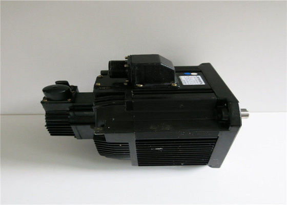SGMDH-32A2A-YR13 bYaskawa Ac Synchronous Servo Motor 3200W 200V 20.9A AC SERVO MOTOR