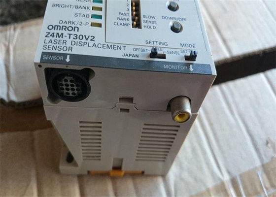 Omron Z4M-T30V2 SENSOR LASER DISPLACEMENT MEASUREMENT PLC Programmable Logic Controller