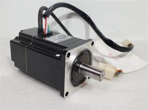 SGM-02A312  Industrial Servo Motor YASKAWA AC SERVO MOTOR 200W 200V Ins B