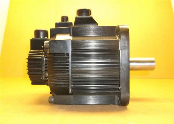 SGMGH-44DCA6E Yaskawa Sigma II Industrial Servo Motor Incremental Encoder Type 400VAC
