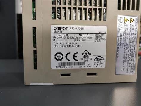 Omron R7D-AP04L Servo AC 100VAC Supply 2.6A 100V Load 400 W SERVO DRIVE