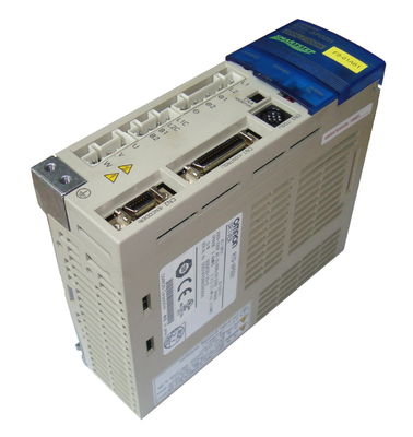 Omron R7D-AP04L Servo AC 100VAC Supply 2.6A 100V Load 400 W SERVO DRIVE