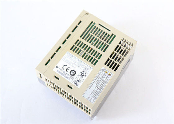 Yasakawa SGDM-10ADA Ac Servo Motor Drive INPUT: 7 A 200-230 VAC 50/60 HZ