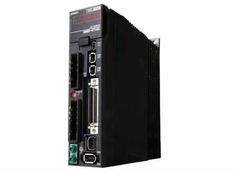 OMRON R88D-KT04L Servo AC 100 ~ 120VAC Supply 4.6A 120V Load 400 W SERVO DRIVER