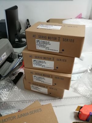 100 Watt 200V Small Powerful Servo Motors Yaskawa SGMPH-01A1A-YR21 Long Lifespan