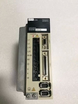 Yaskawa SGDS-04A02A New AC Servo Amplifier 200-230V 4.7A 400W