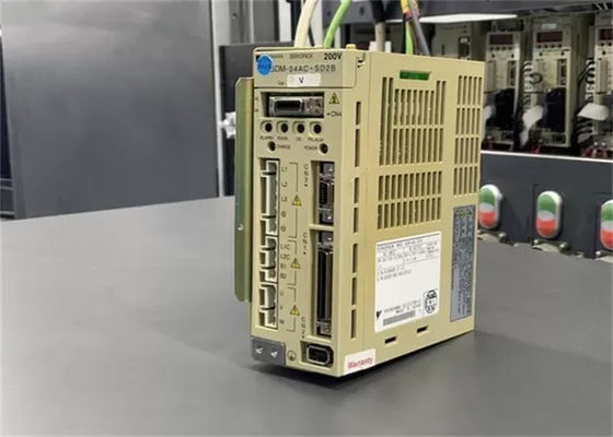 Yaskawa SGDM-04AC-SD2B AC Servo Amplifier New In Original 230V