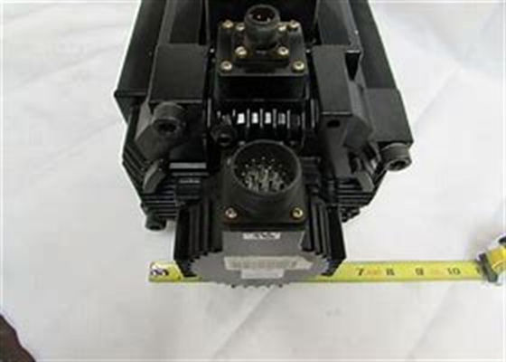 Yaskawa SGMG-06A2BBB 200V Servo Motor Brand New In Original Box