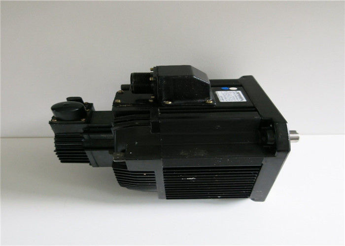 SGMDH-32A2A-YR13 bYaskawa Ac Synchronous Servo Motor 3200W 200V 20.9A AC SERVO MOTOR